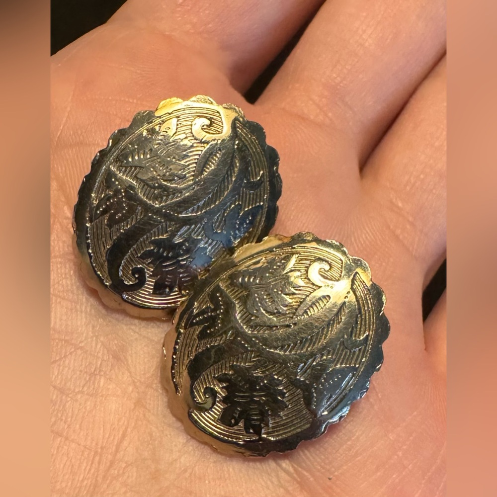 Vintage Concho-Style Clip-on Earrings ✨